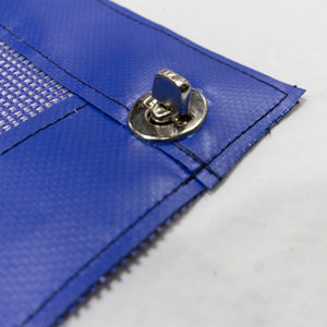 Close-up of the turn button on a mesh net.