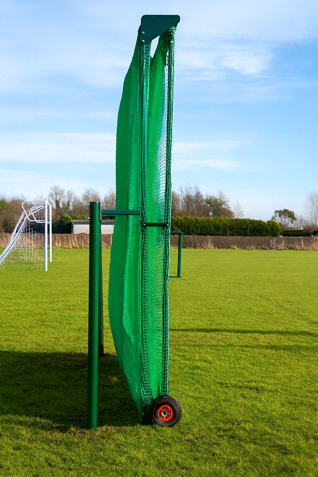 Compact golf practice cage folded to 710mm for easy storage, with archery-grade baffle net inside.