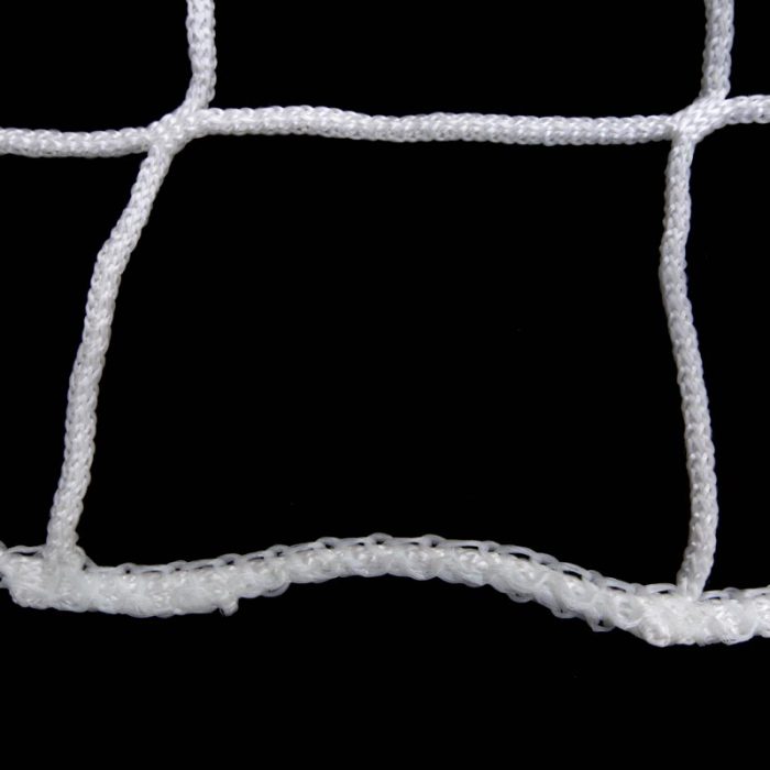 White knotless netting with reinforced edging