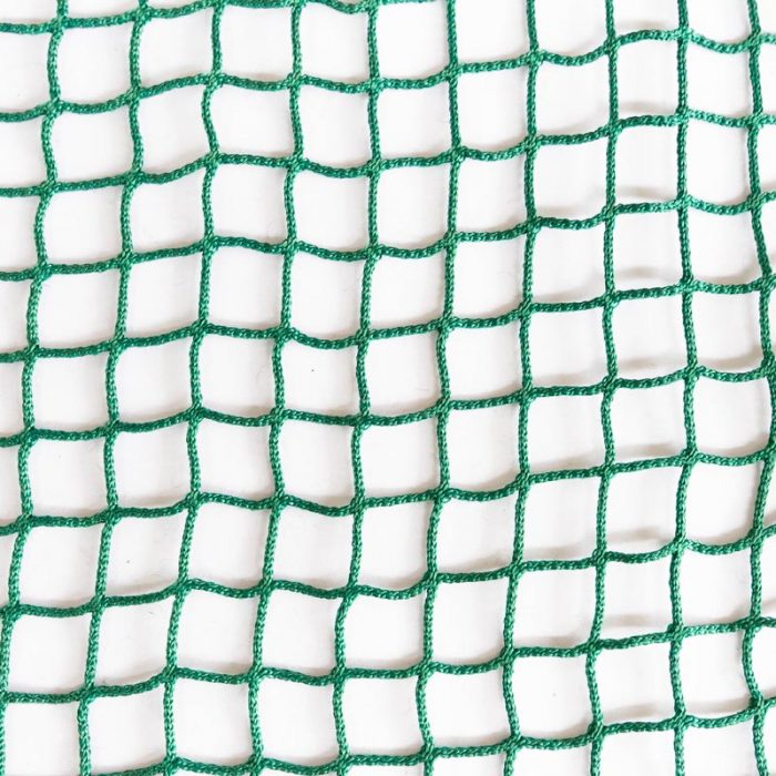 Green knotless netting with reinforced edge