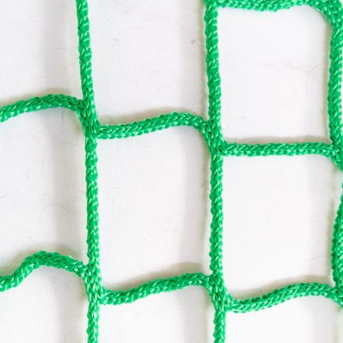 Green knotless net with reinforced edging