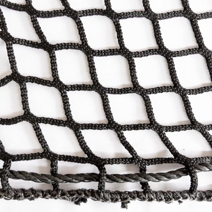 Black knotless net with reinforced edging and border rope